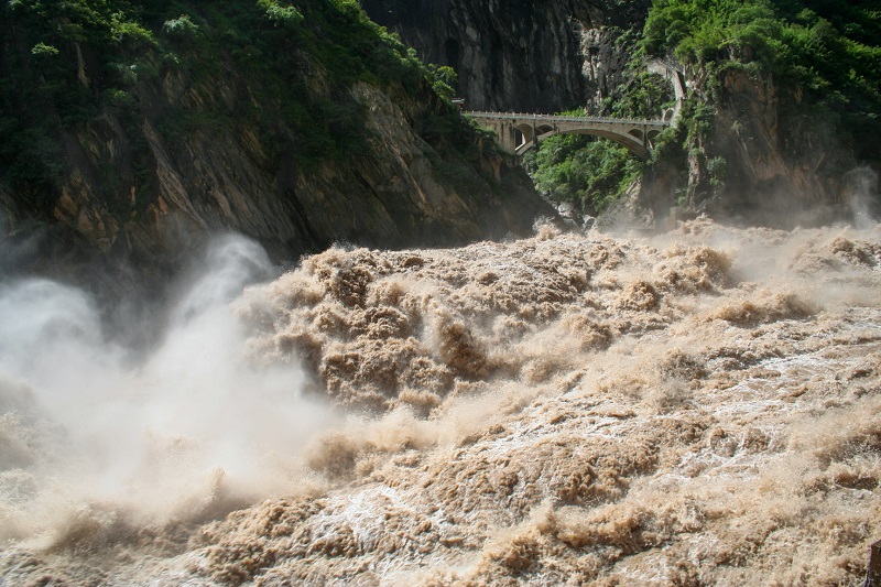 Gottesgeburt, Tigersprungschlucht, Jinsha River, Yunnan, China, 1761 m NN, eigene Aufnahme 2009
